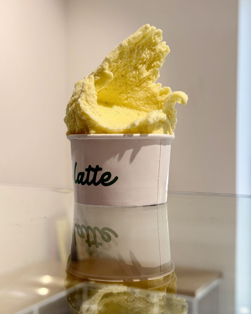Gelato ananas, sedano e limone in coppetta Fiore di Latte