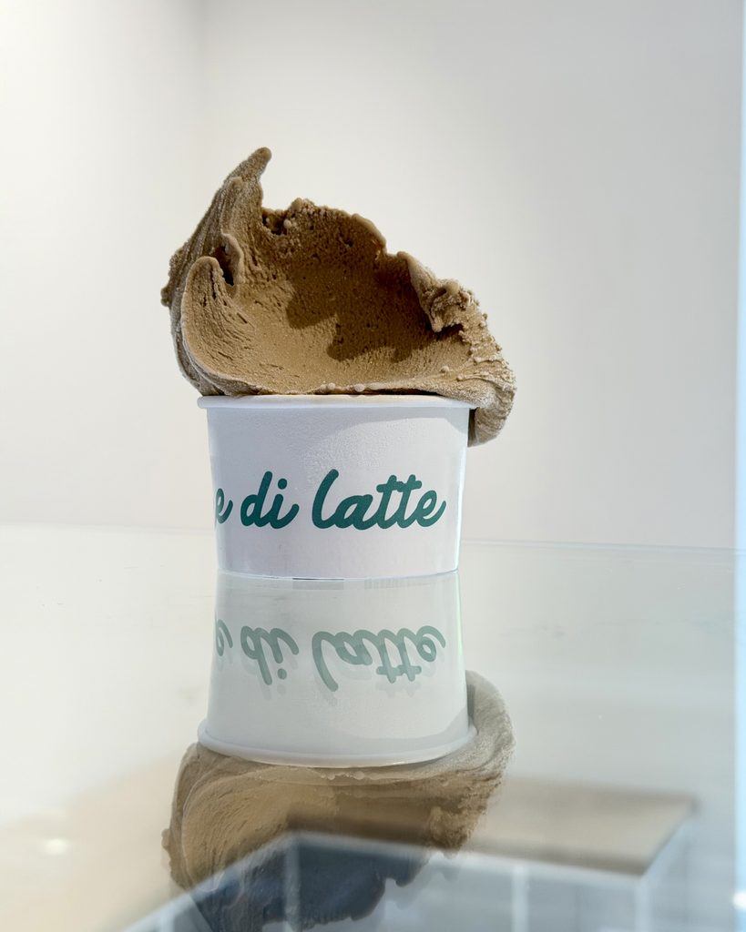 Gelato cocco, liquirizia e anice in coppetta Fiore di Latte