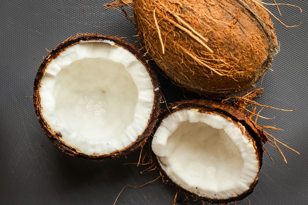 Noci di cocco aperte